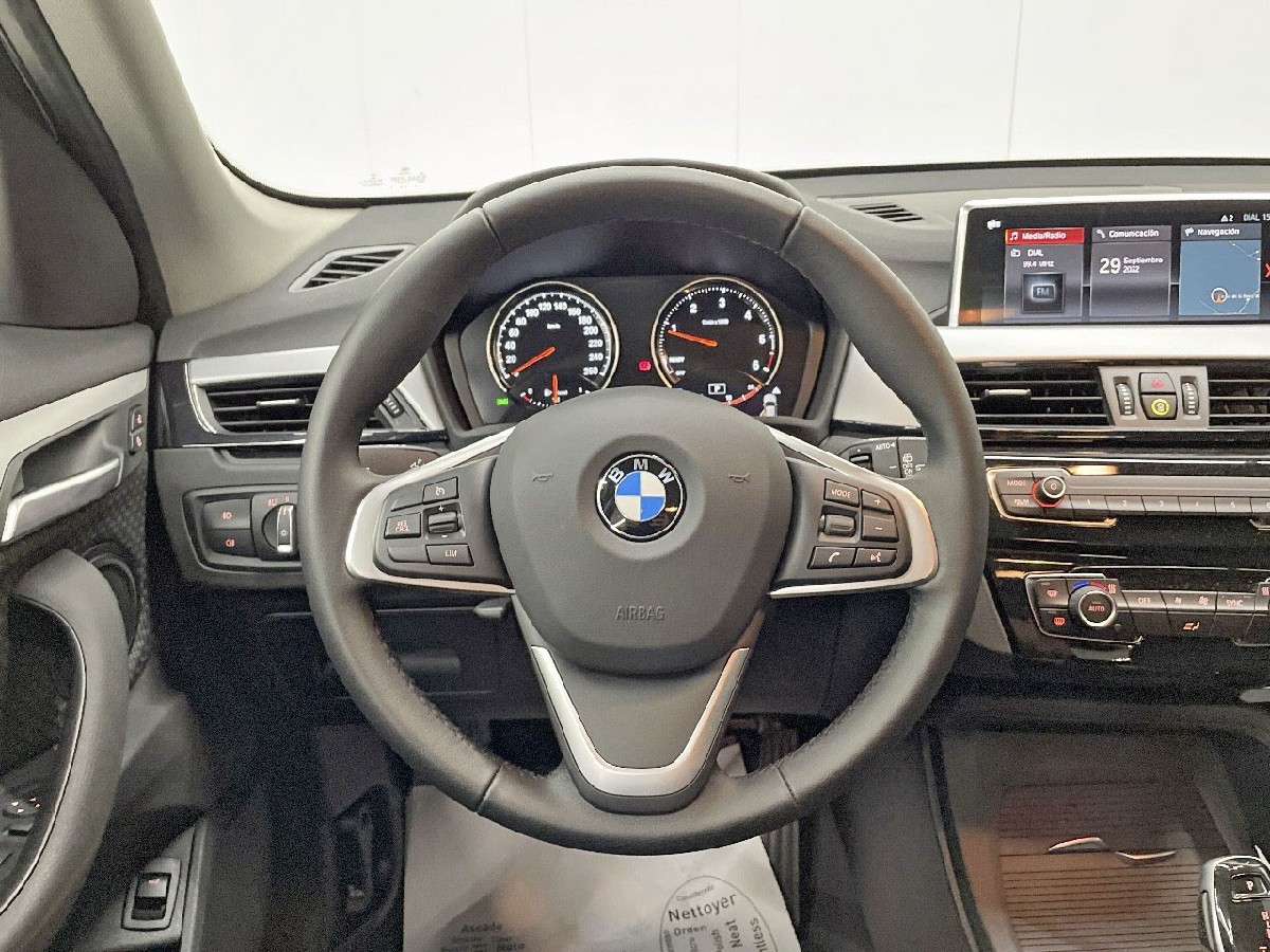 BMW X1 sDRIVE 18d Corporate AUTOMÁTICO - 16