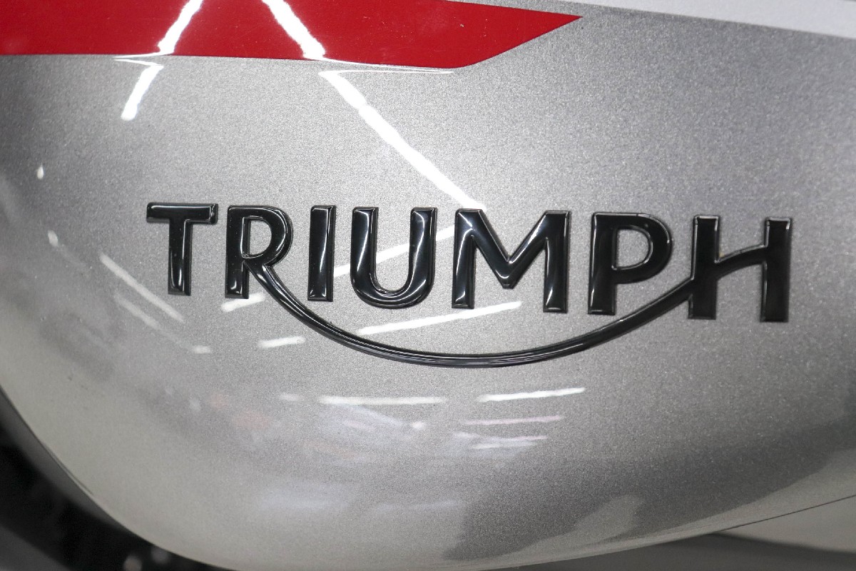Triumph Street TRIPLE RS - 18