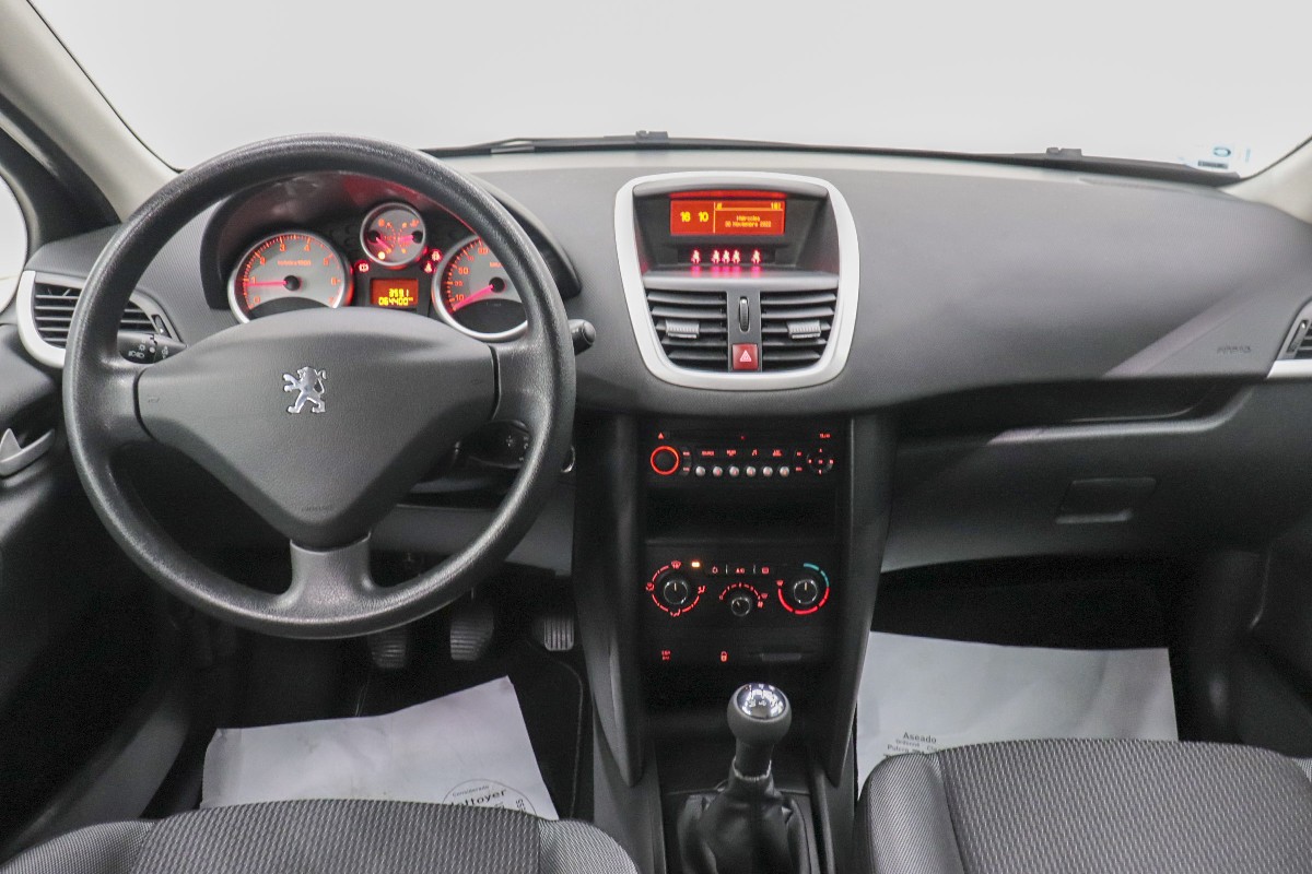 Peugeot 207 Confort 1.4 75 - 18